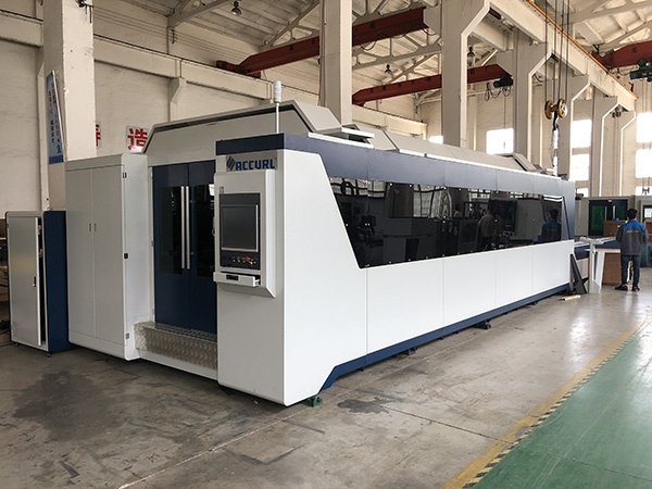 1200W الألياف آلة القطع بالليزر للفولاذ المقاوم للصدأ 3015