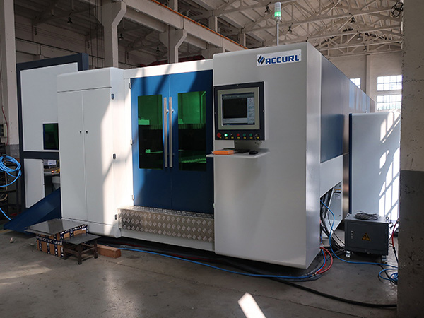 آلة قطع الألياف الليزرية 3000W مع مبدل البليت المزدوج