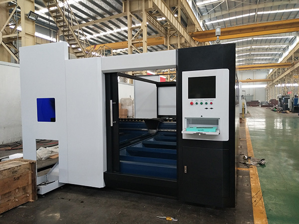 عالية الدقة 3000x1500mm الصغيرة 1000W 1500W الألياف الليزر قطع سعر الجهاز